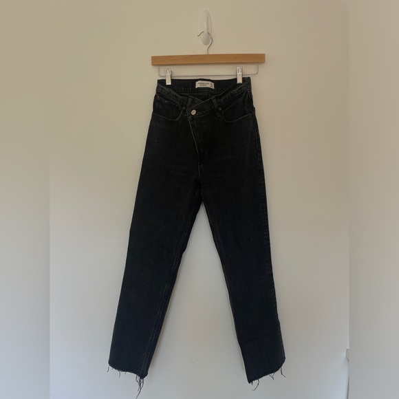Abercrombie & Fitch 90’s Straight Ultra High Rise Crossover Jeans in Black, 25/0 - Picture 2 of 4